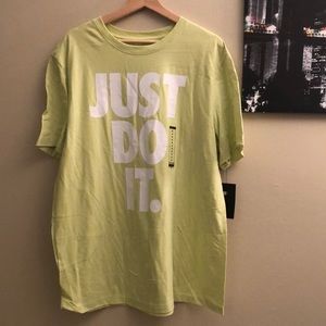 NWT Nike Men's XL Just Do It Short Sleeve 100% Cotton T-Shirt in Green/Yellow